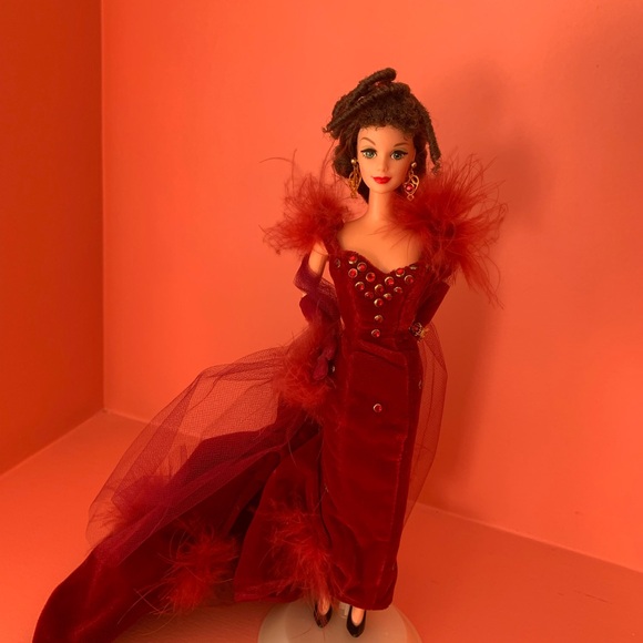 Barbie as Scarlet O’Hara in red dress - Picture 1 of 3